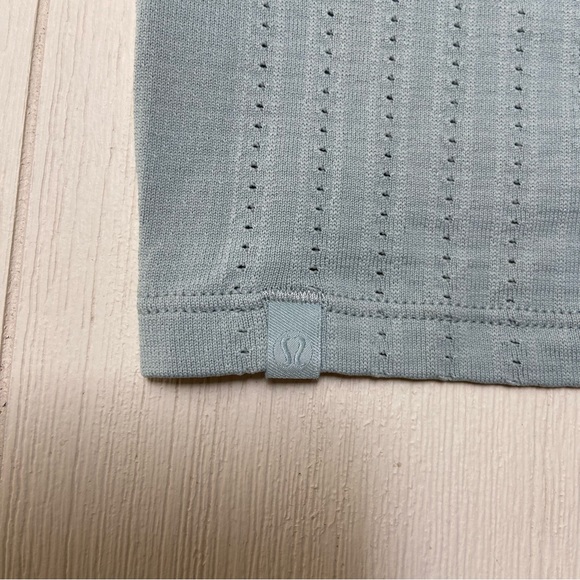 lululemon seafoam cropped train to be tank, size 4 - Picture 3 of 5